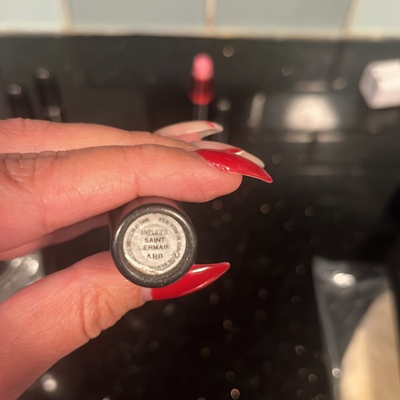 MAC Cosmetics used lipsticks. Colors are radiant. Colors are Pink Purple Red - Picture 6 of 7